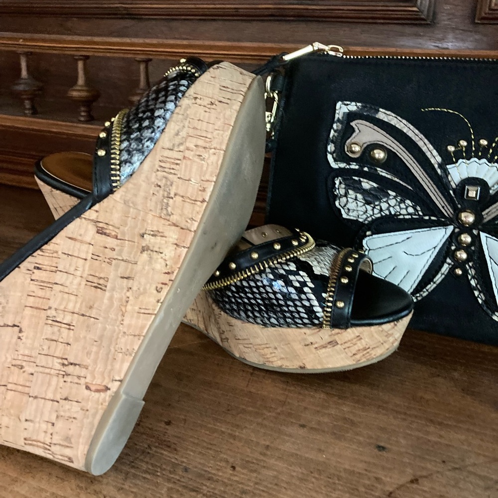 Sandals - Picture 2 of 8